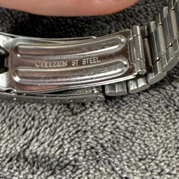 Citizen CQ Quartz Watch Men 6101-T15588 Two-Toned Black Dial Day/Date 7 1/4" - Picture 6 of 11